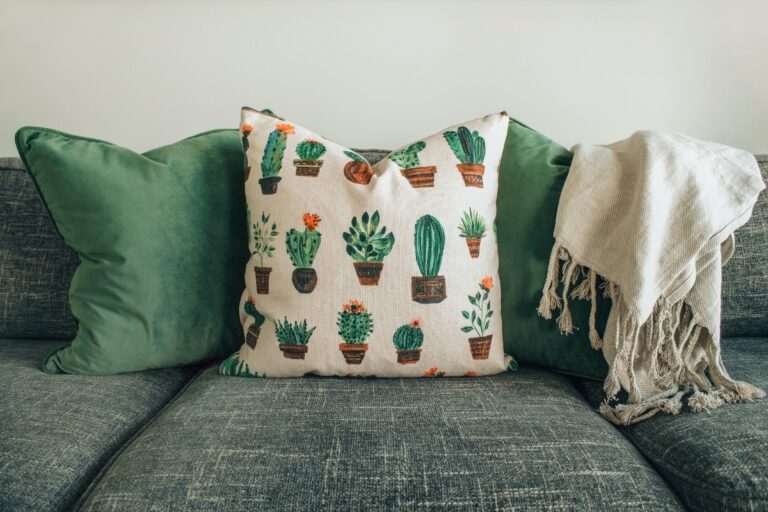 Best 25 Decorative Pillows: Stylish & Comfortable Gift Ideas